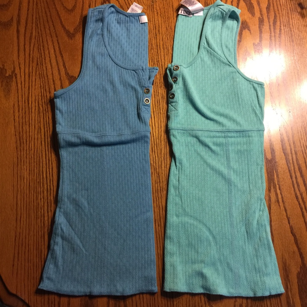 Bundle of two Tint tank tops.